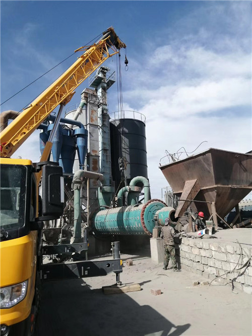 平度市设备搬运等各类工程项目中，吊车起着关键作用