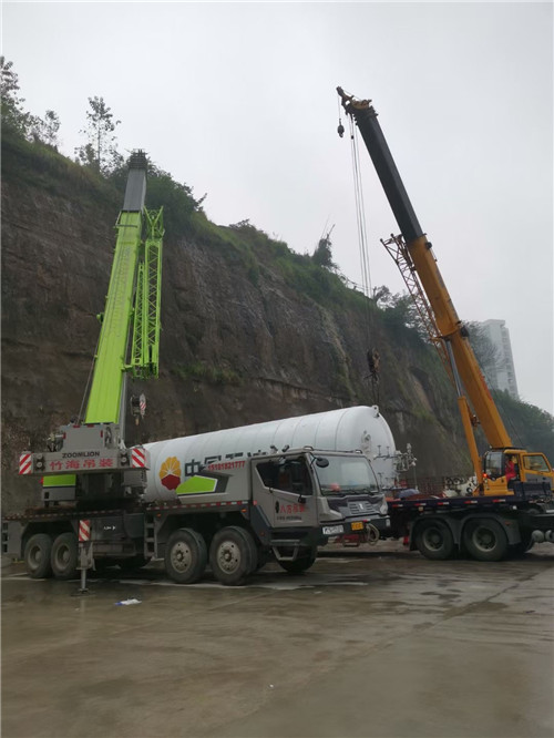 平度市“不怕风雨冻”—— 吊车的 “恶劣环境适应” 技术
